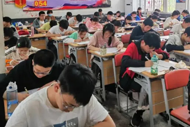 男生复读分数从383涨到603 父母：一年努力没有白费